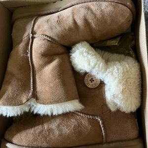 Bailey button UGG’s!
